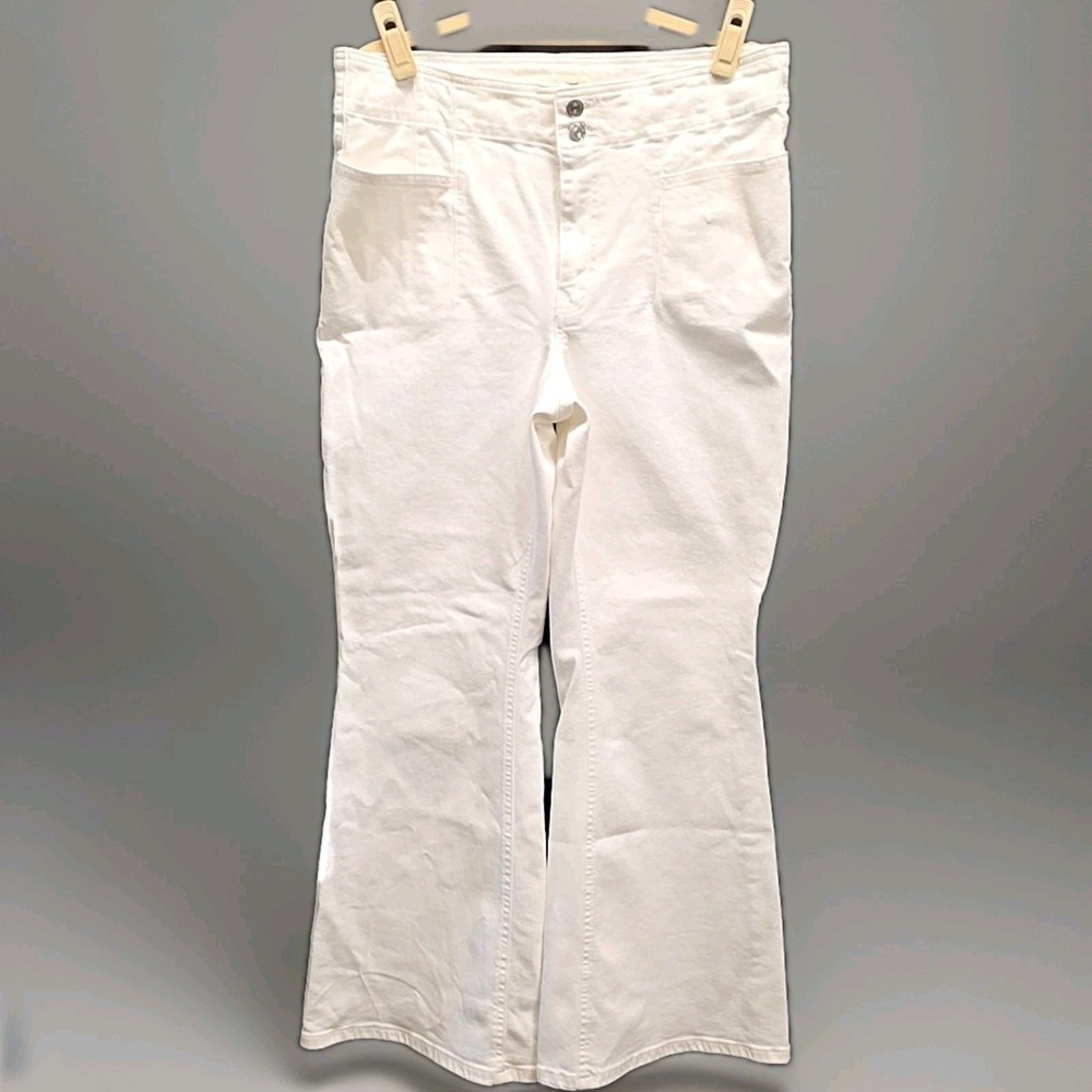 M Jeans by Maurices White High Rise Flare Jeans Original Fit sz 16 Short